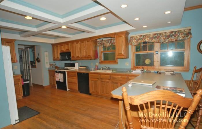 10204 N Cedarburg Rd - Photo 2 of 11