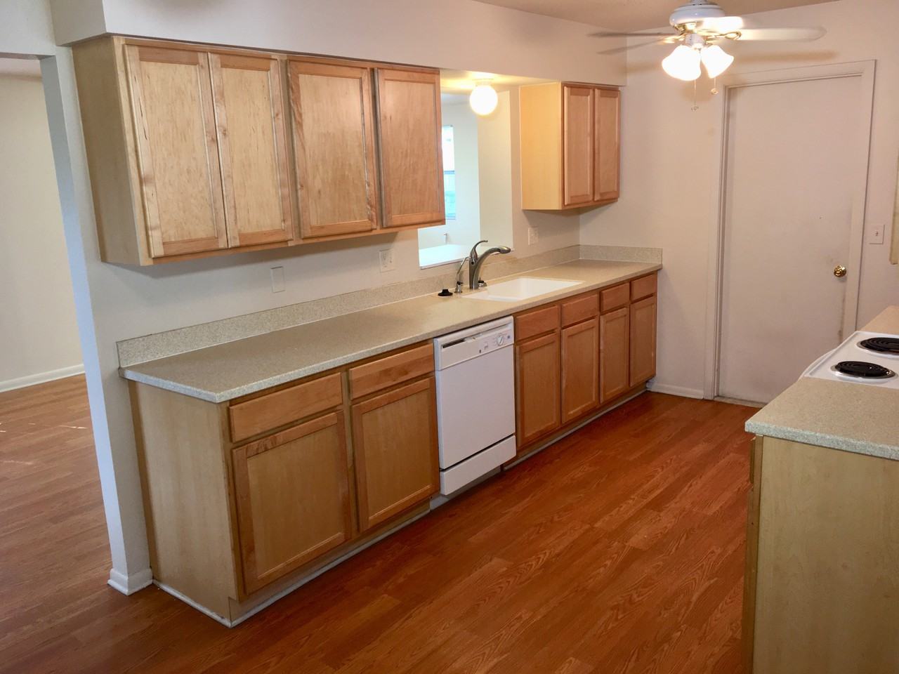 3144 Wood St - Photo 3 of 15