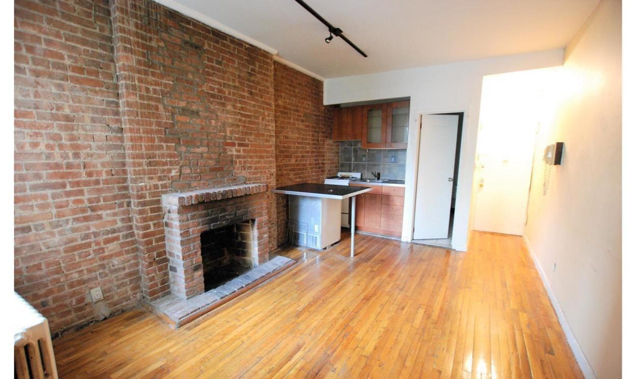 W 21st St & 8th Ave #4E