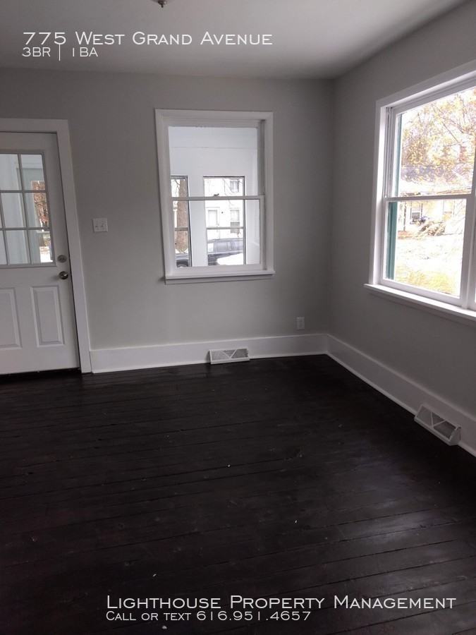 775 W Grand Ave - Photo 3 of 15