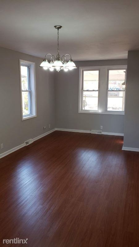 327 Middleton St - Photo 3 of 17