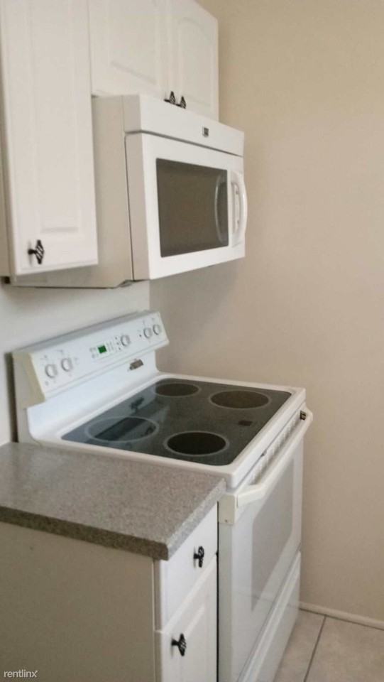 179 Lake St - Photo 3 of 6
