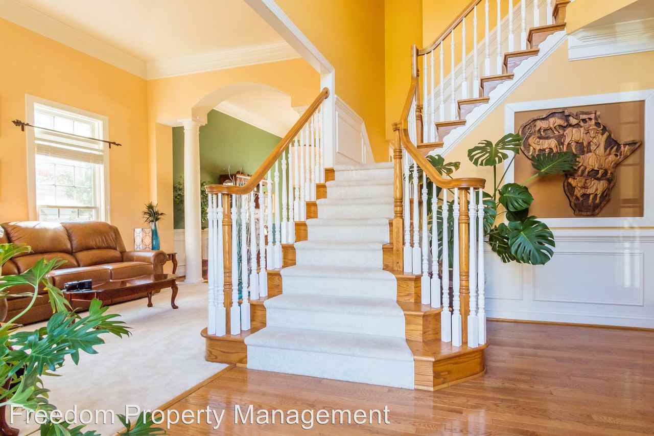 8102 Tysons Oaks Ct - Photo 2 of 29