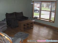 700 Newton St - Photo 3 of 10