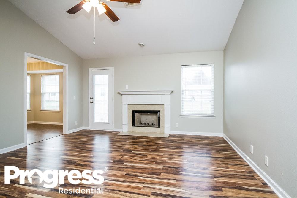 1413 Chesterbrook Ct - Photo 2 of 15