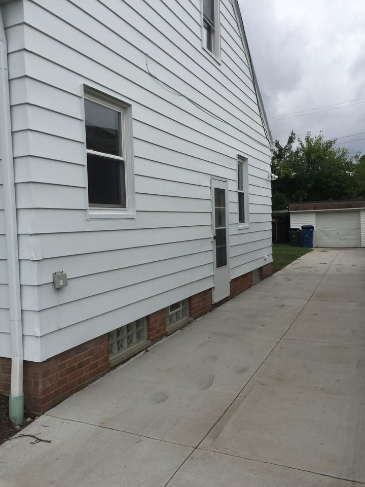 2807 Grovewood Ave - Photo 2 of 29