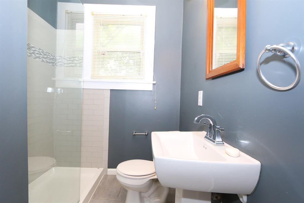 2120 Cathedral Ave - Photo 3 of 17