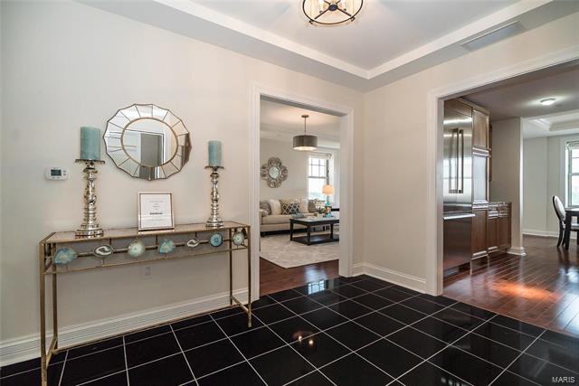 902 N Kingshighway Blvd - Photo 2 of 27