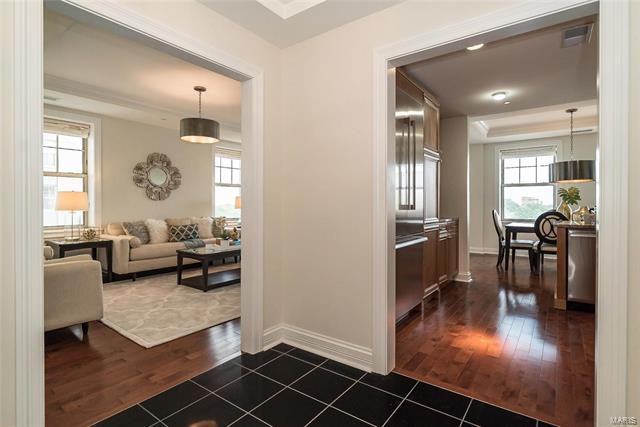 902 N Kingshighway Blvd - Photo 3 of 27