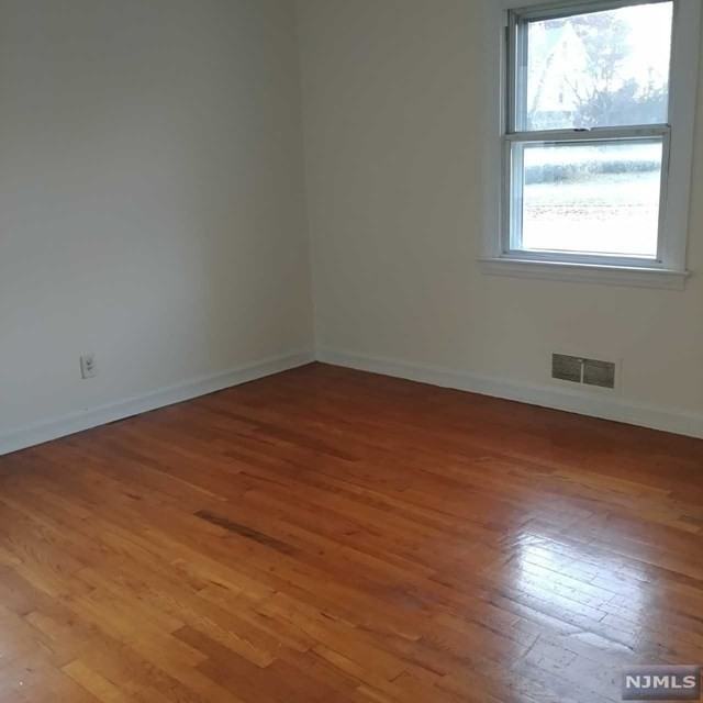 495 Mt Prospect Ave - Photo 3 of 8