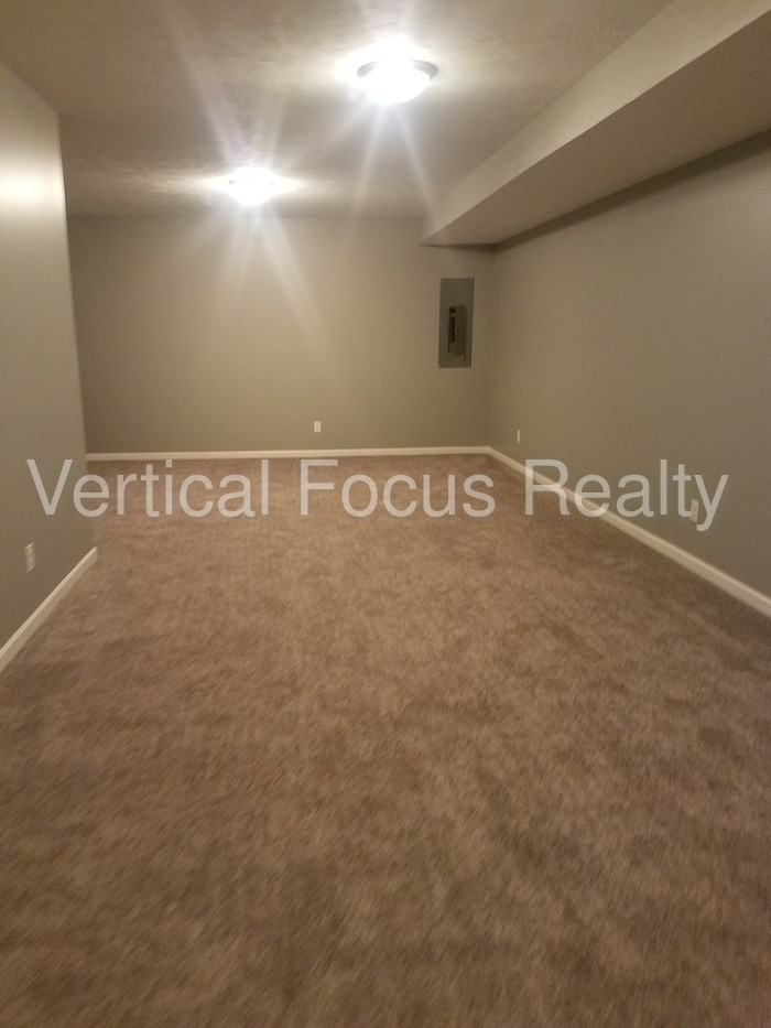 1312 W 16th St - Photo 3 of 7