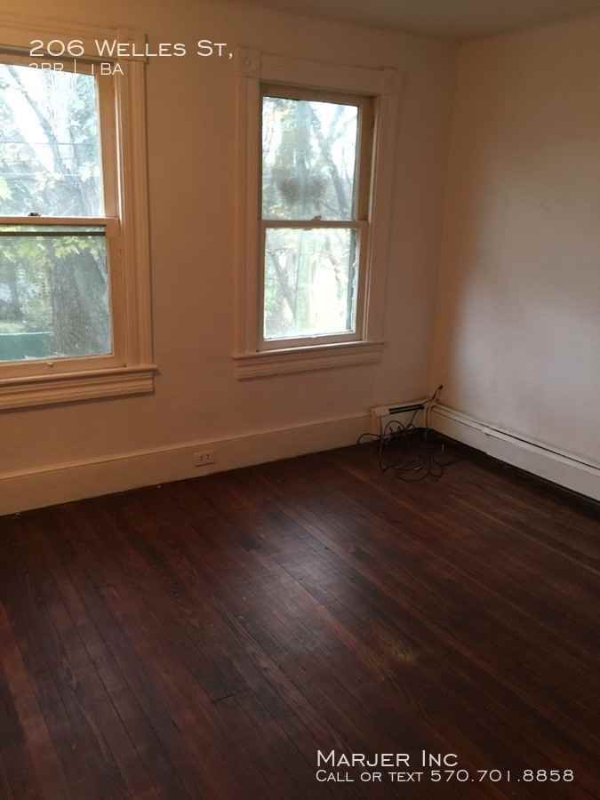 206 Welles St - Photo 2 of 12