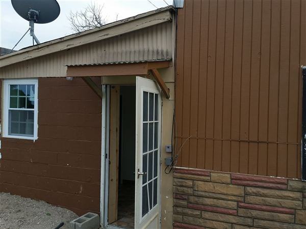 Crystal Lake Apartment Unit 1 - Photo 3 of 12