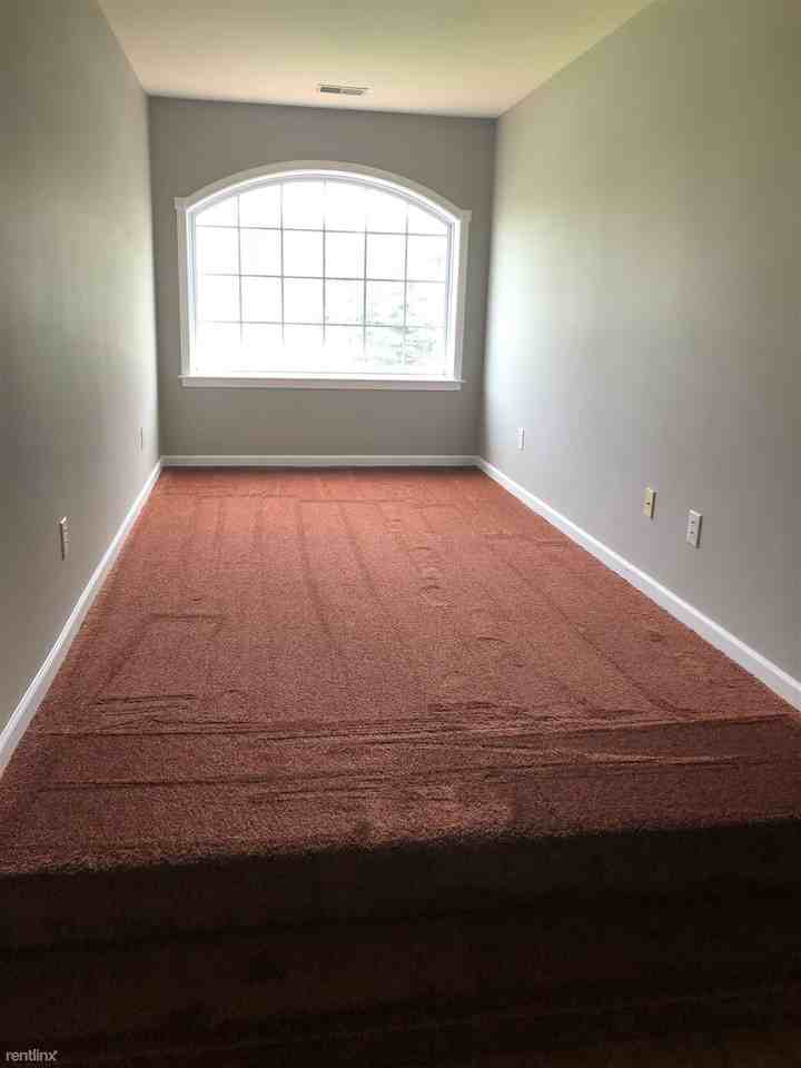 102 Cezanne Ct - Photo 2 of 9