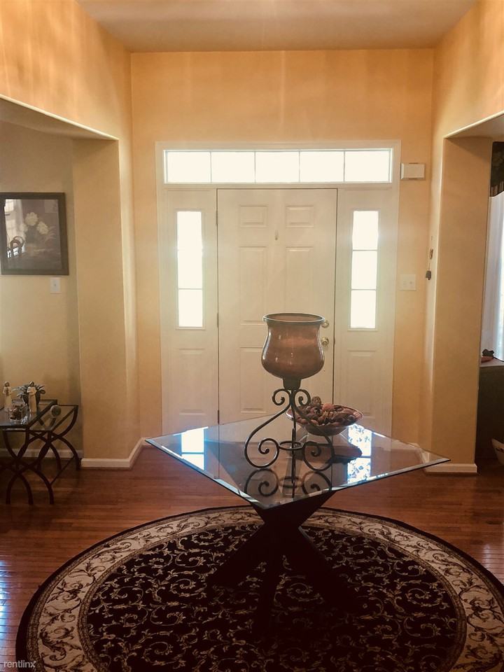 102 Cezanne Ct - Photo 3 of 9