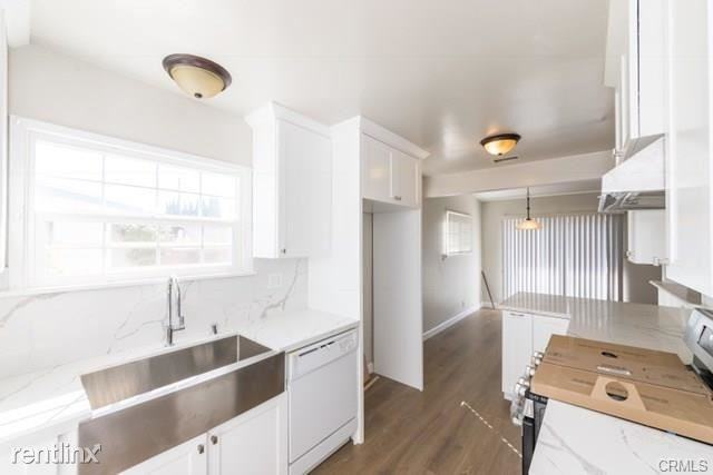 22109 Ellinwood Dr - Photo 2 of 9