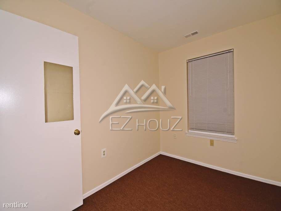 1013 Hillman St - Photo 2 of 16