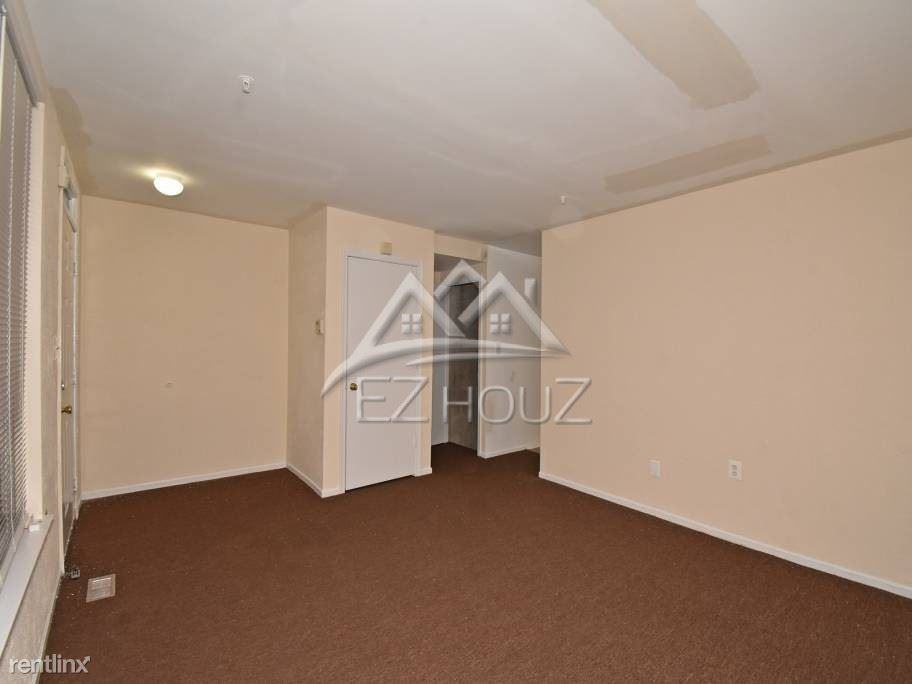 1013 Hillman St - Photo 3 of 16