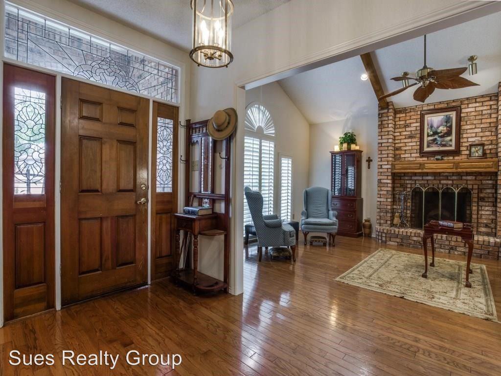 3205 Hyde Park Ct - Photo 2 of 13