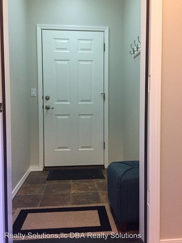 9004 SE Market St - Photo 2 of 7