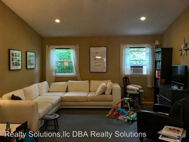 9004 SE Market St - Photo 3 of 7