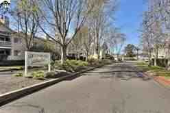 604 Devonwood - Photo 2 of 10