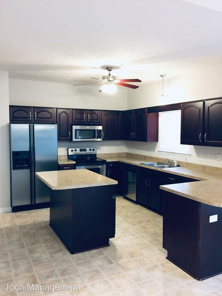 7424 Tarmac Way - Photo 3 of 7