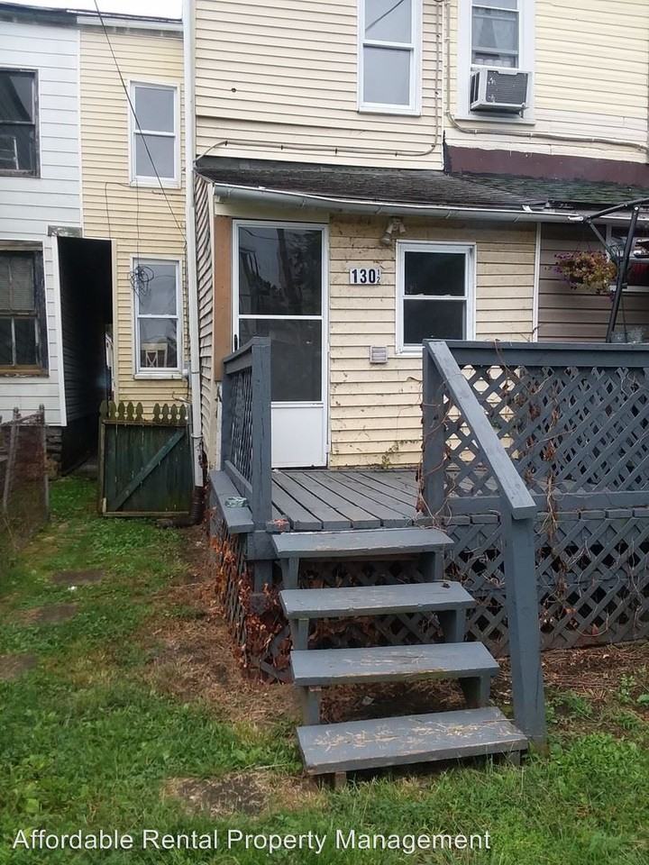 130 1/2 Elm St - Photo 3 of 13