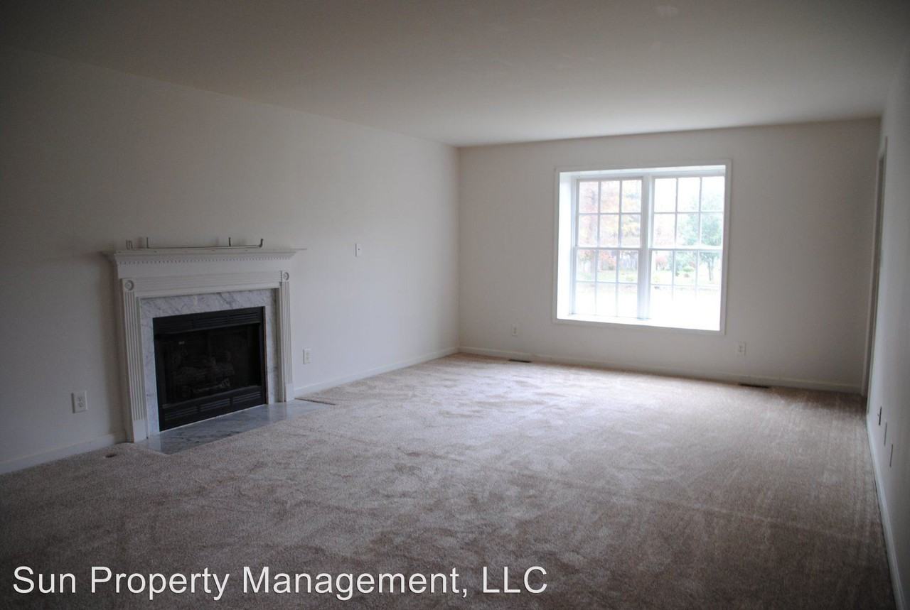 10120 Spring Creek Dr - Photo 3 of 5