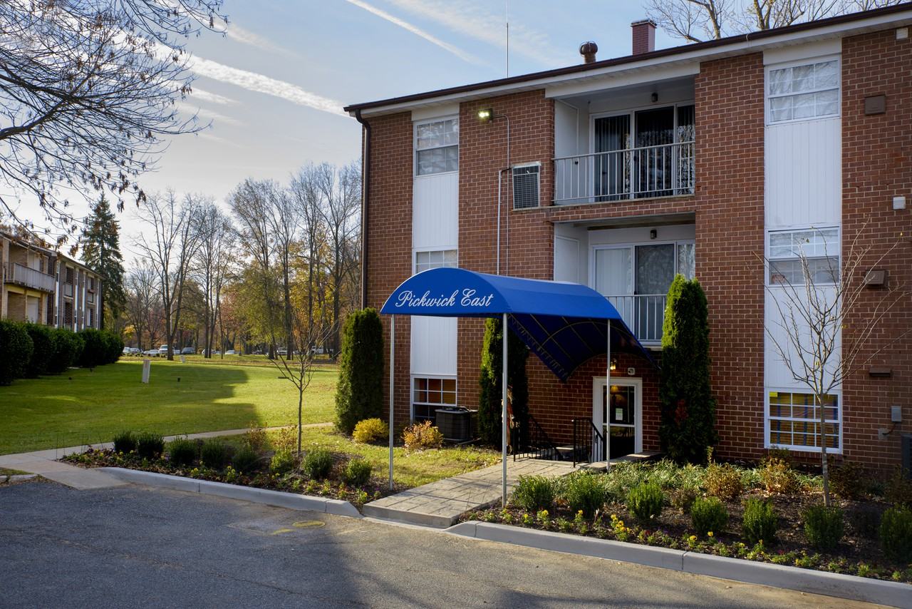 Pickwick East Apartments - Photo 3 of 50