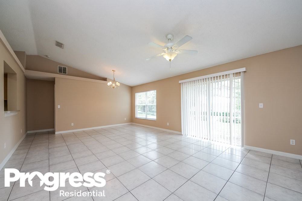 12115 Woodglen Cir - Photo 3 of 14
