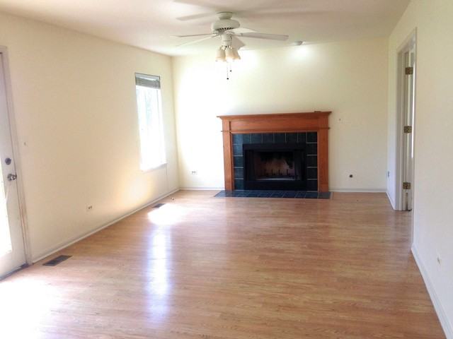 1120 Mallory Ct - Photo 3 of 12
