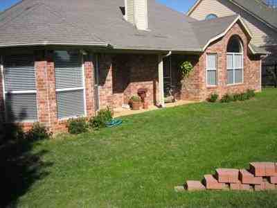 2085 Brookgate Dr - Photo 2 of 8