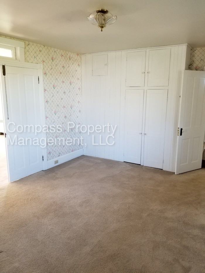 210 Twin County Rd - Photo 3 of 15