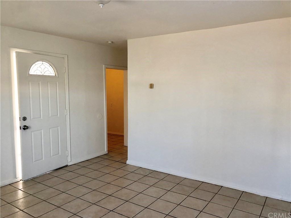 236 N Tippecanoe Ave - Photo 3 of 17