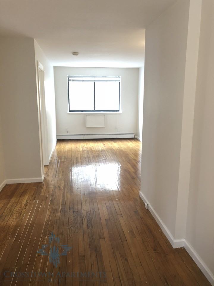 Cooper St & W 204th St #D