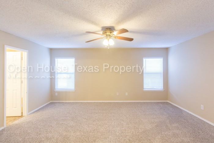 6733 Cedar View Trail - Photo 3 of 10
