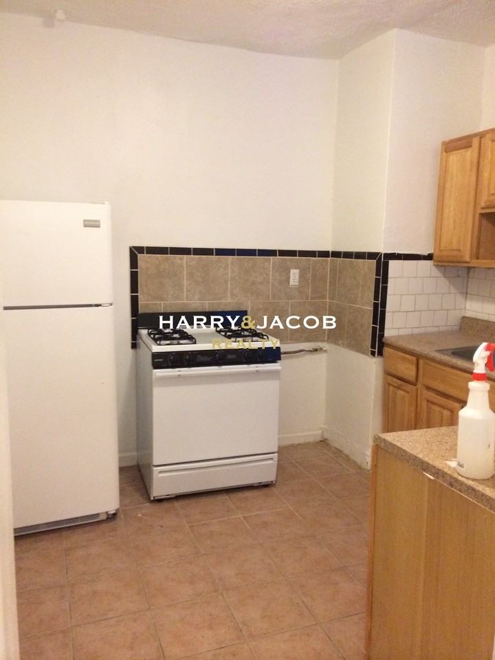 2885 Valentine Ave 12 - Photo 2 of 7