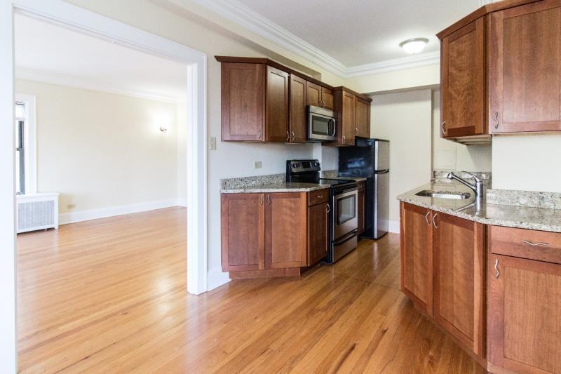 401 West Fullerton Avenue