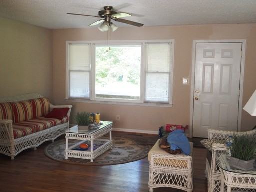 1833 Moncrief Rd - Photo 3 of 9