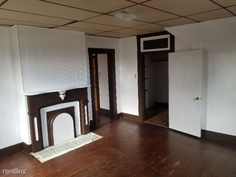 131 W Center St - Photo 2 of 6