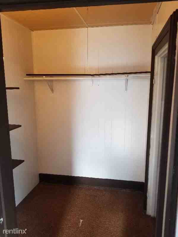 131 W Center St - Photo 3 of 6