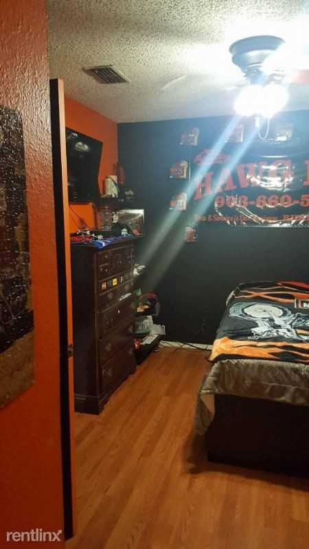 406 S Green St - Photo 2 of 47