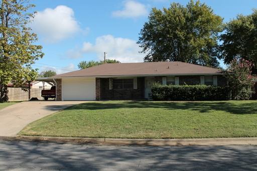 1121 Sycamore Ln - Photo 3 of 10