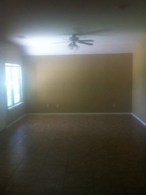 1307 Clinic St - Photo 2 of 9