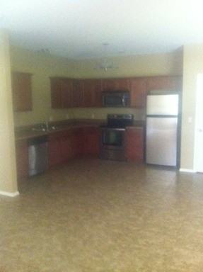 1307 Clinic St - Photo 3 of 9