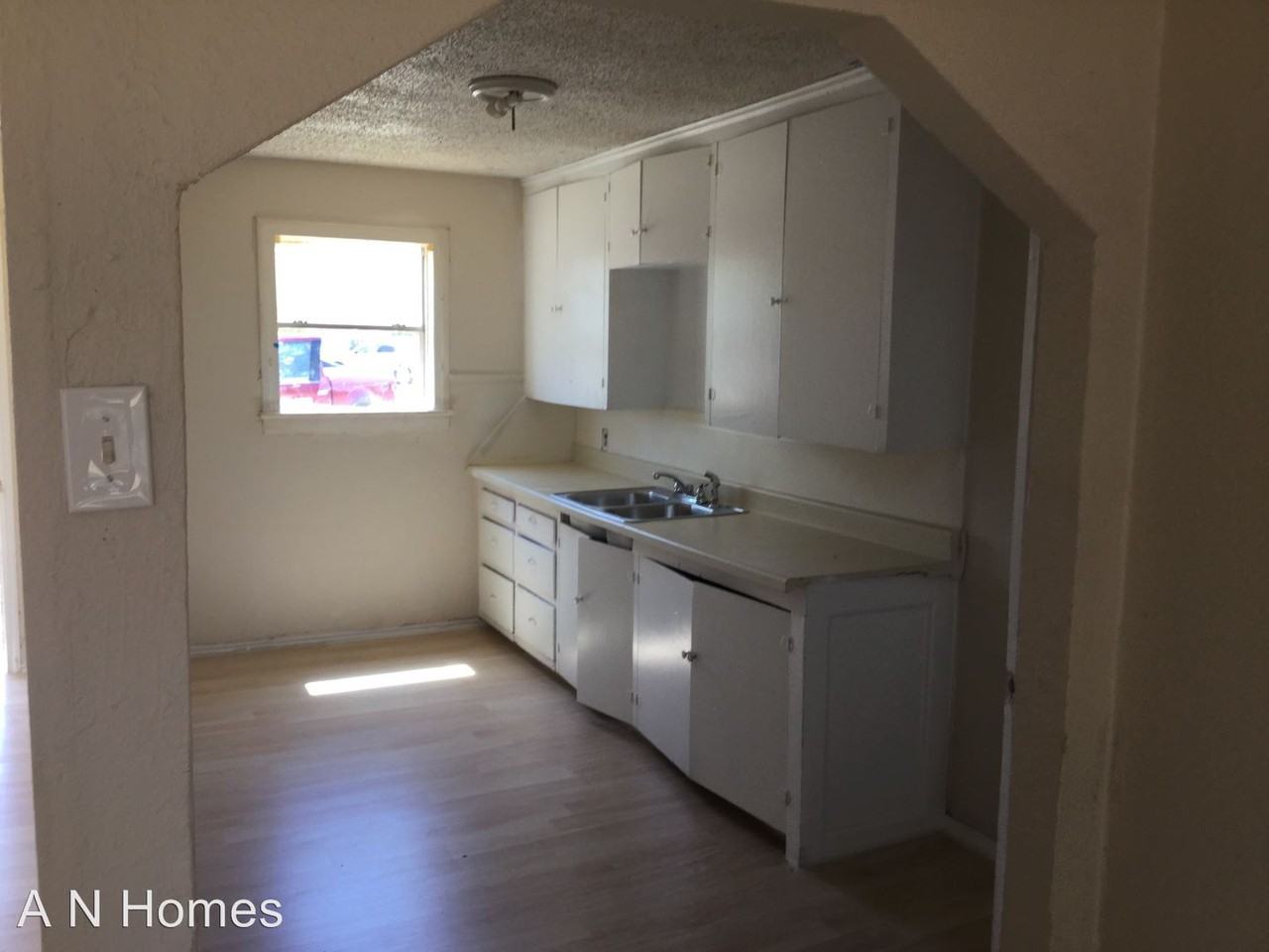 1802 W Washington Ave - Photo 3 of 7