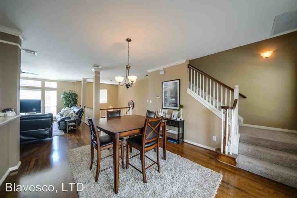 1806 Wilson St - Photo 2 of 15