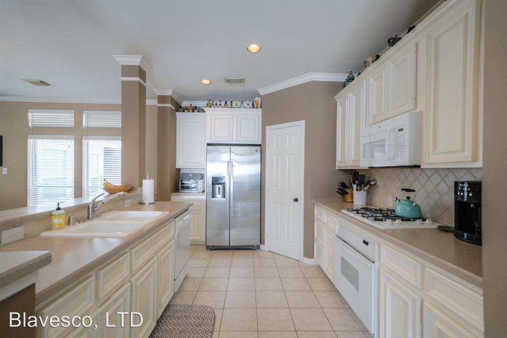 1806 Wilson St - Photo 3 of 15