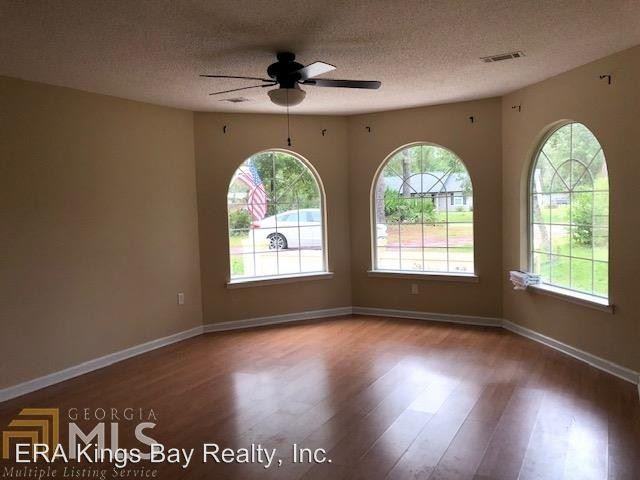 115 Halifax Dr - Photo 3 of 15